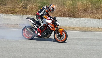 KTM Duke it Weekend ดึงเจเรมี่ แมควิลเลี่ยมส์ เปิดคอร์สเรซซิ่ง พร้อมโชว์ KTM 1290 Super Duke R ใหม่