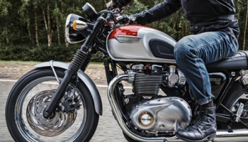 Triumph ประกาศเปิดตัว Bonneville รุ่น Custom ที่งาน Silverstone Classic