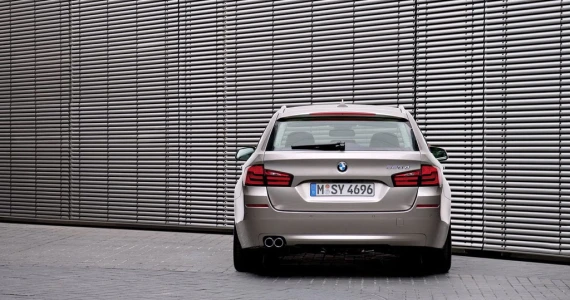 รูปภาพ บีเอ็มดับเบิลยู BMW Series 5 520d Touring Sport ปี 2011
