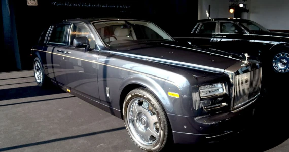 รูปภาพ โรลส์-รอยซ์ Rolls-Royce-Phantom Series II LWB-ปี 2012
