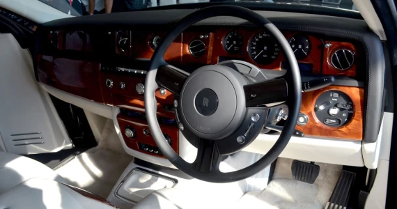 รูปภาพ โรลส์-รอยซ์ Rolls-Royce-Phantom Series II LWB-ปี 2012