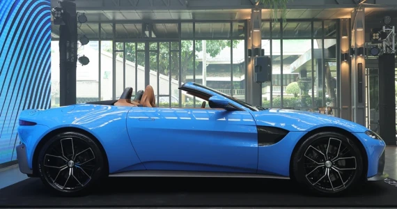 รูปภาพ แอสตัน มาร์ติน Aston Martin Vantage Roadster ปี 2021