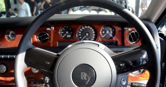 รูปภาพ โรลส์-รอยซ์ Rolls-Royce-Phantom Series II LWB-ปี 2012